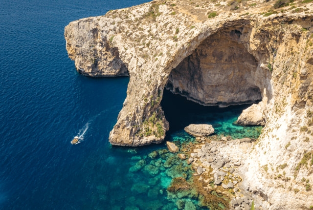 Blue Grotto: Deniz Mağaralarında Büyüleyici Bir Keşif